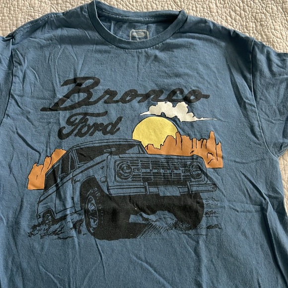 Graphic tees - Picture 5 of 7